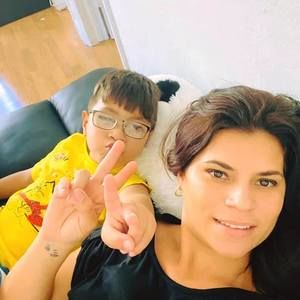 Meet your Posher, Dania